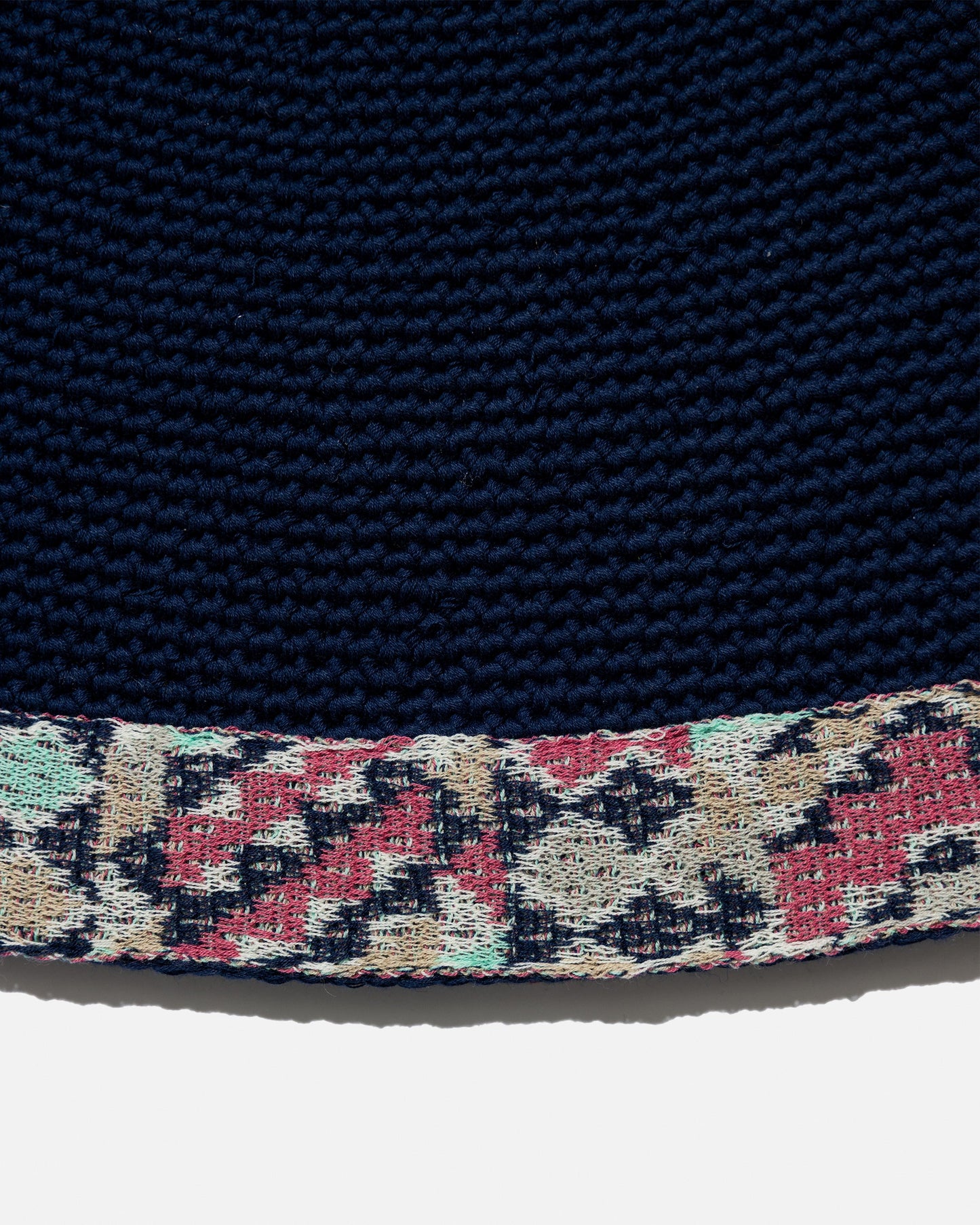 HEM PATTERN BUCKET HAT