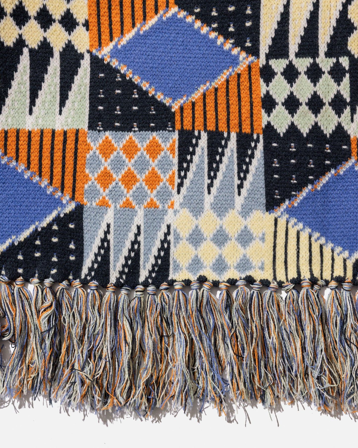 GEOMETRIC PATTERN BLANKET