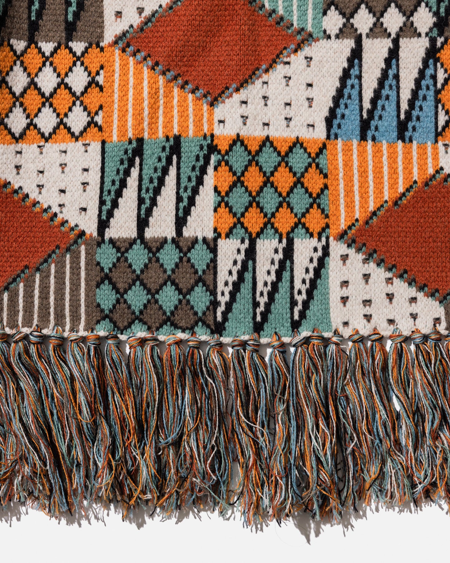 GEOMETRIC PATTERN BLANKET