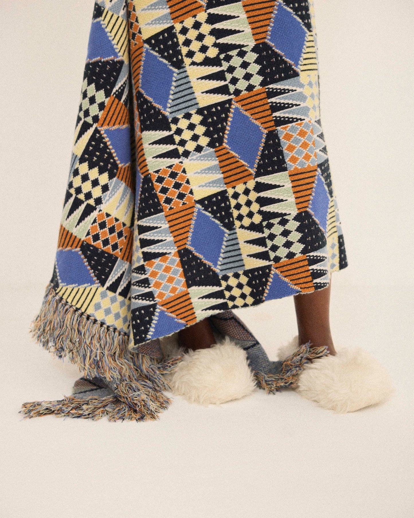 GEOMETRIC PATTERN BLANKET