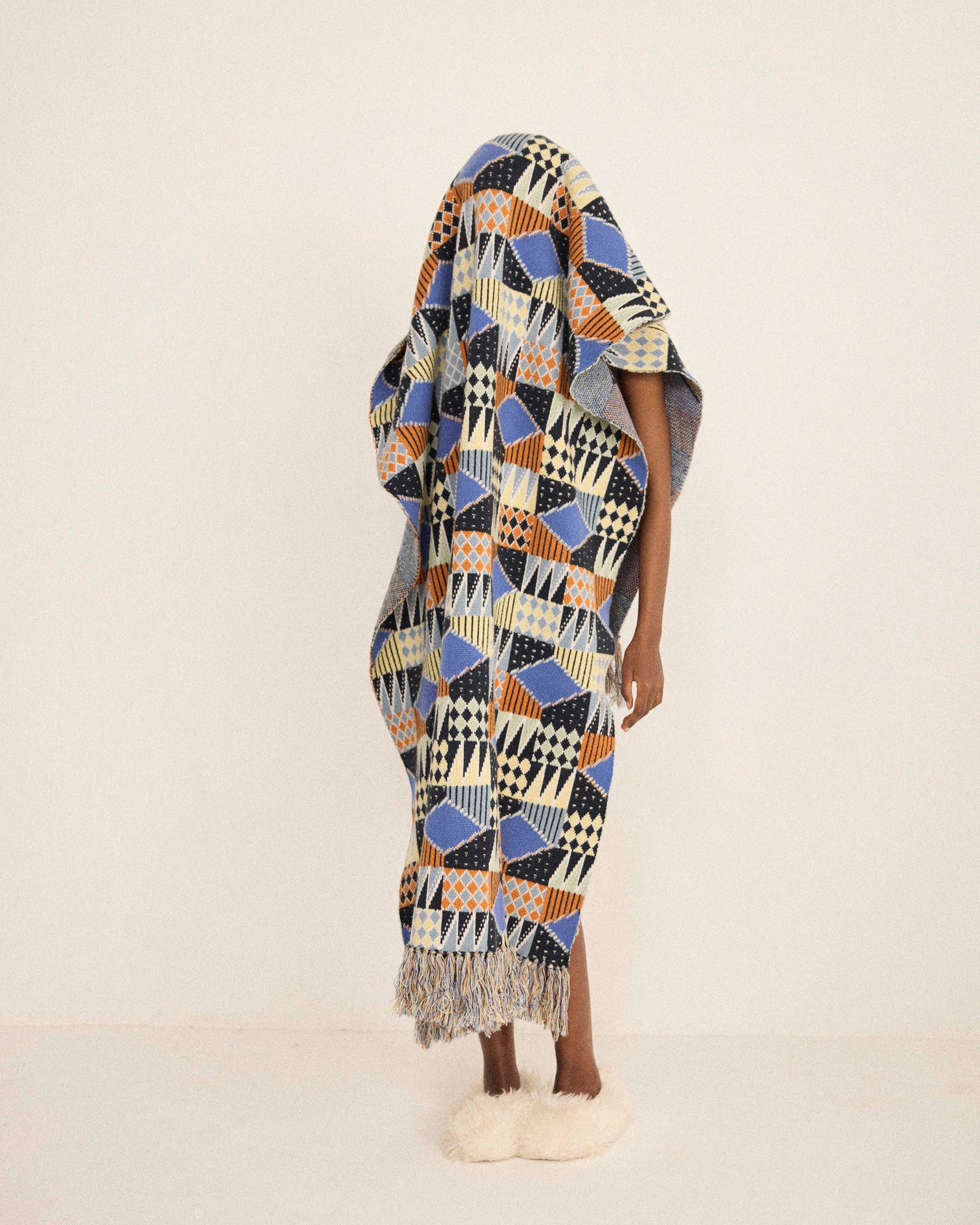 GEOMETRIC PATTERN BLANKET