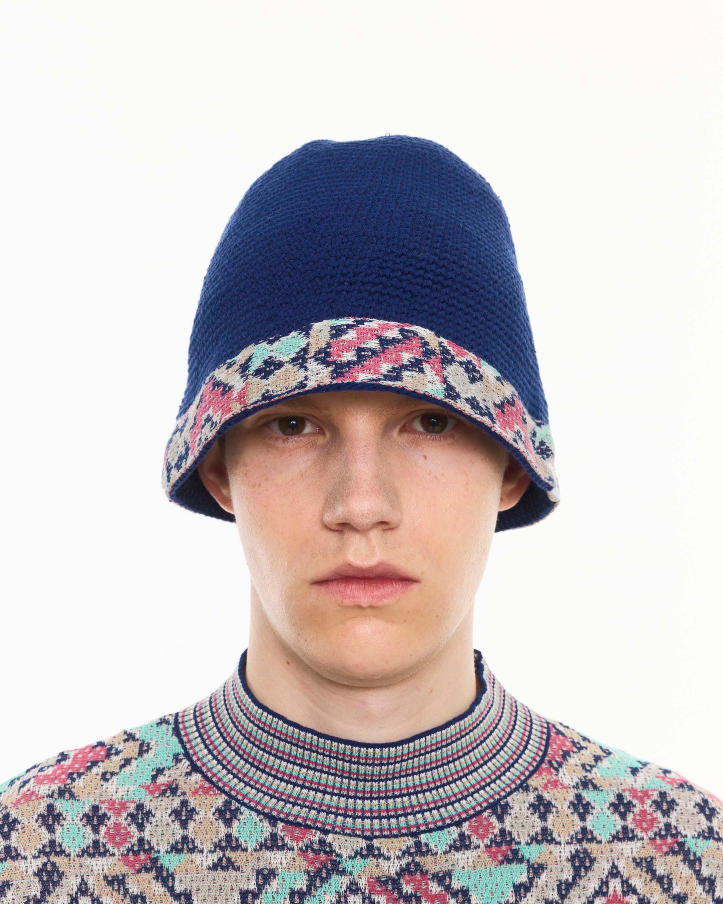 HEM PATTERN BUCKET HAT